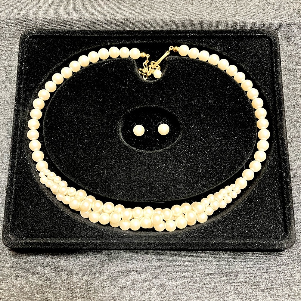 Avon “Portraits of Love” gift set. Faux Pearl necklace and earrings